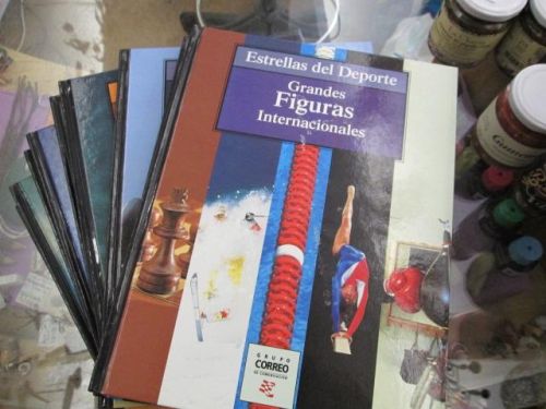 Portada del libro de COLECCIÓN ESTRELLAS DEL DEPORTE. 10 VOLÚMENES. 1. ASES DE NUESTRO FUTBOL. 2. CRACKS DEL FUTBOL. 3. FUTBOLISTAS...