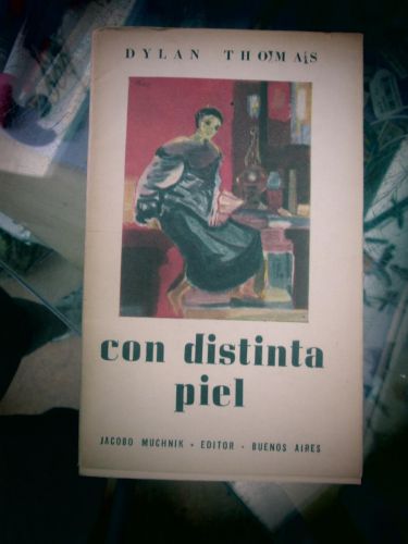 Portada del libro de CON DISTINTA PIEL