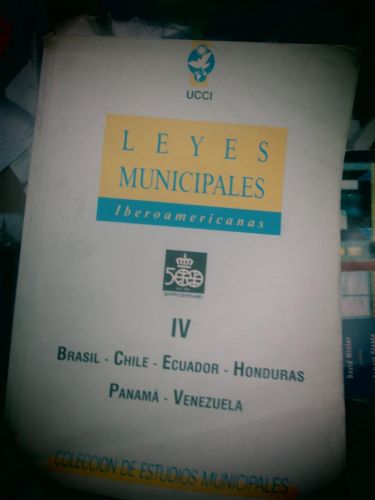 Portada del libro de LEYES MUNICIPALES