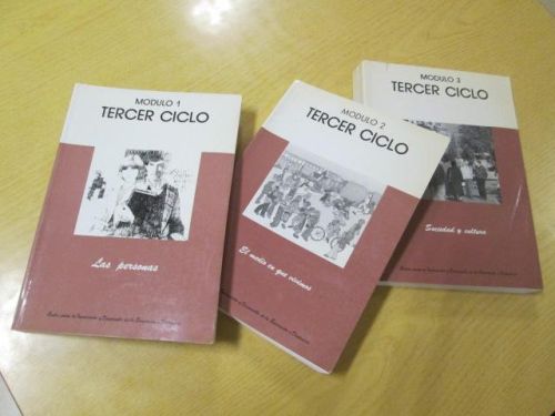 Portada del libro de TERCER CICLO: MÓDULO 1-Las personas. MÓDULO 2- El medio en que vivimos. MÓDULO 3- Sociedad y cultura
