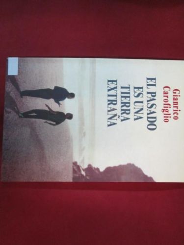 Portada del libro de EL PASADO ES UNA TIERRA EXTRAÑA