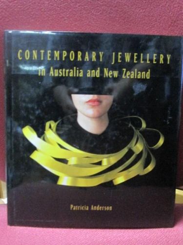 Portada del libro de CONTEMPORARY JEWELLERY IN AUSTRALIA AND NEW ZEALAND