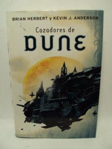 Portada del libro de CAZADORES DE DUNE