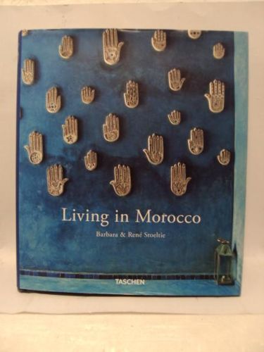 Portada del libro de LIVING IN MOROCCO