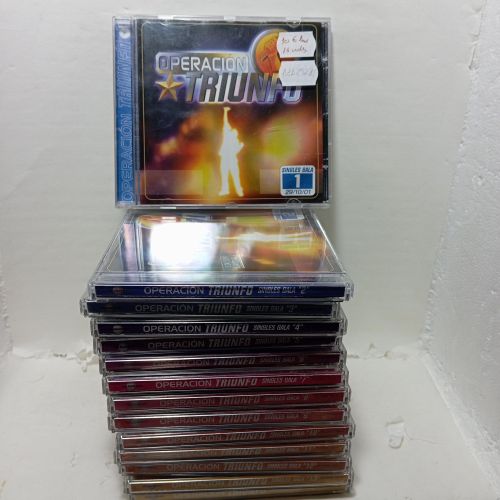 Portada del libro de OPERACIÓN TRIUNFO. 14 CDs Singles de las Galas de 29 de Octubre de 2001 al 11 de Febrero de 2002