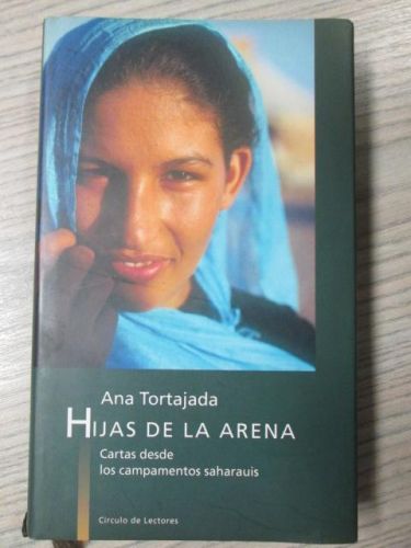 Portada del libro de HIJAS DE LA ARENA. CARTAS DESDE LOS CAMPAMENTOS SAHARAUIS