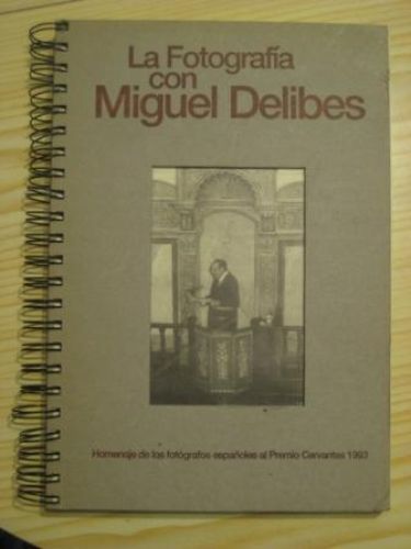 Portada del libro de LA FOTOGRAFÍA CON MIGUEL DELIBES- HOMENAJE DE LOS FOTÓGRAFOS ESPAÑOLES AL PREMIO CERVANTES1993