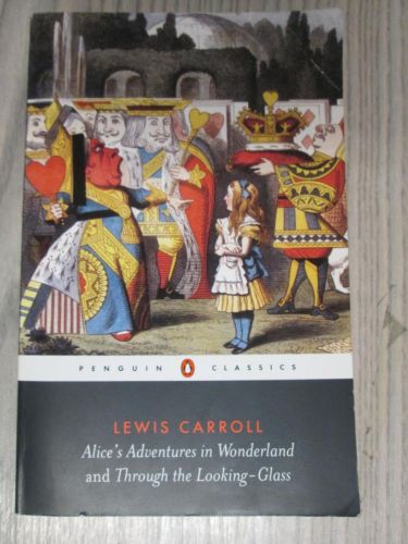 Portada del libro de ALICE´S ADVENTURES IN WONDERLAND AND THROUGH THE LOOKING-GLAS. Libro escrito en inglés