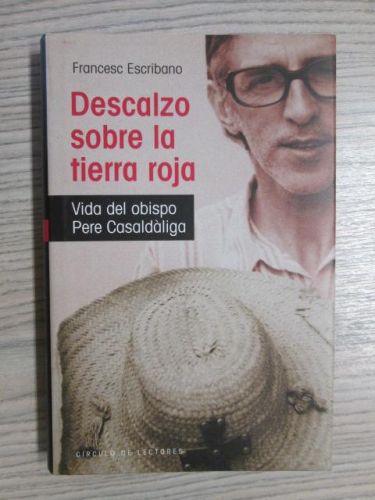 Portada del libro de DESCALZO SOBRE LA TIERRA ROJA. Vida del obispo Pere Casaldáliga