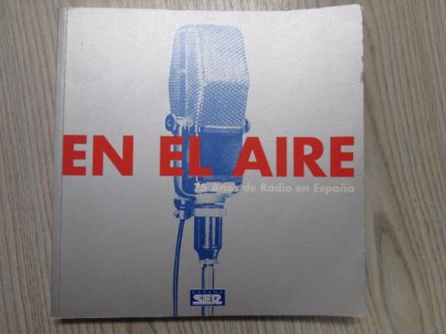 Portada del libro de EN EL AIRE. 75 AÑOS DE RADIO EN ESPAÑA.