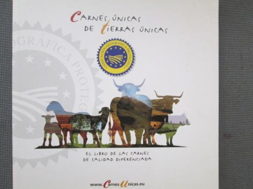 Portada del libro de CARNES ÚNICAS DE TIERRAS ÚNICAS. El libro de las carnes de calidad diferenciada.
