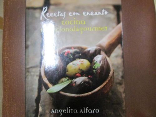 Portada del libro de RECETAS CON ENCANTO. Cocina internacional & gourmet. Prólogo de Ana Rosa Quintana.