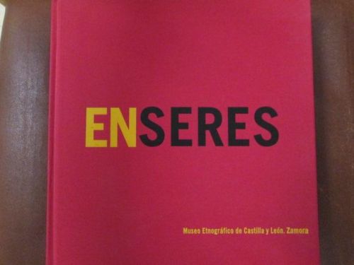 Portada del libro de ENSERES. Exposición 2002-2003. Museo Etnográfico de Castilla y León. Zamora