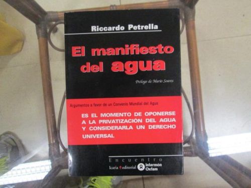 Portada del libro de EL MANIFIESTO DEL AGUA . ES EL MOMENTO DE OPONERSE A LA PRIVATIZACIÓN DEL AGUA Y CONSIDERARLA UN DERECHO...